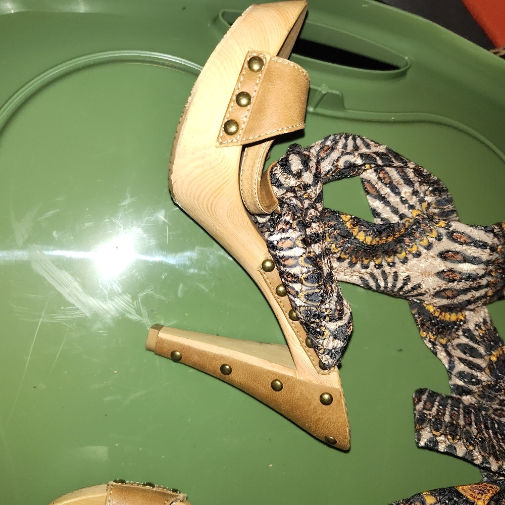 Shoes - Picture 2 of 3